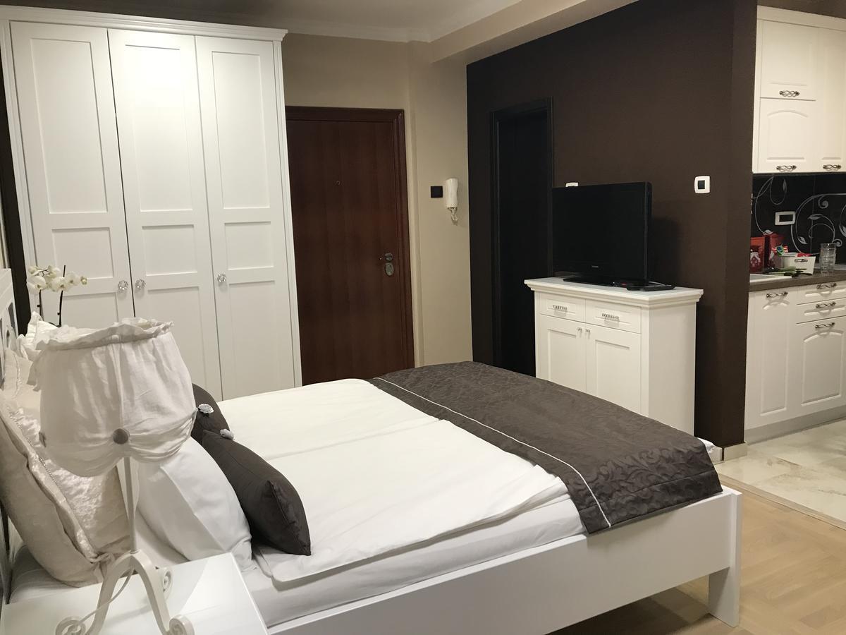 Lux New White Apartment Novi Sad Buitenkant foto
